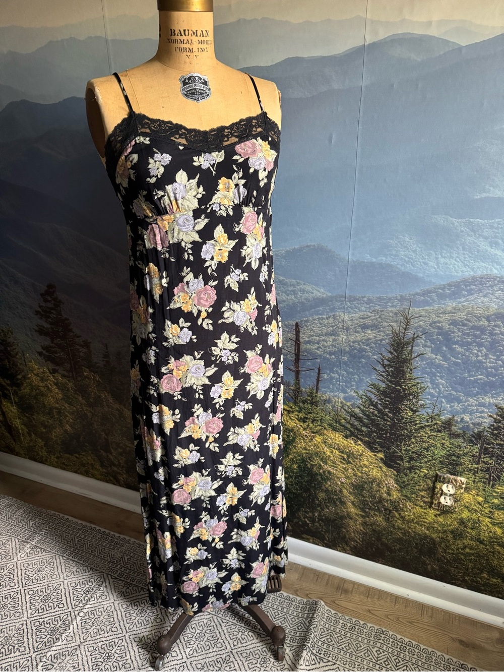 Vintage 90’s , early Y2K Floral Lace-Trim Slip Dress